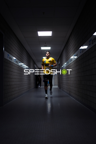 Halil Jaganjac (45; Rhein Neckar Löwen) läuft durch den Gang