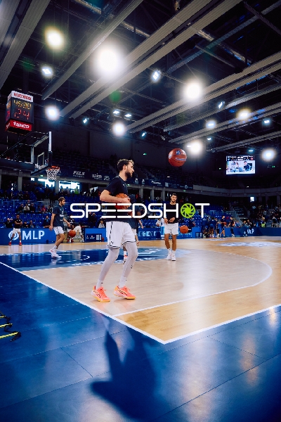 Basketball-Warm-up auf dem Spielfeld