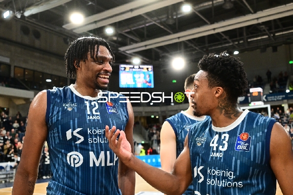 Osun Osunniyi (12; MLP Academics Heidelberg) und Eric Reed Jr. (43; MLP Academics Heidelberg) in Aktion