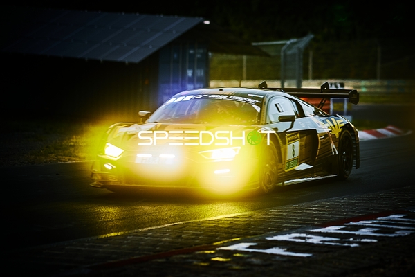 Rennfahrzeug auf dem Nürburgring