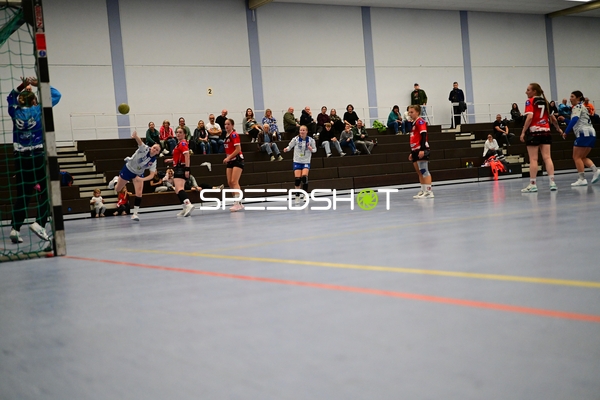 Unbekannter Spieler 1728987990 5665 (0; TVE - Edinger Haie) pariert