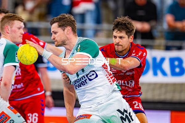 Blockversuch Paco Barthe (20;SG BBM Bietigheim) gegen 36; Frisch Auf Göppingen