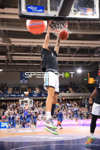 Basketball-Szene mit Korb