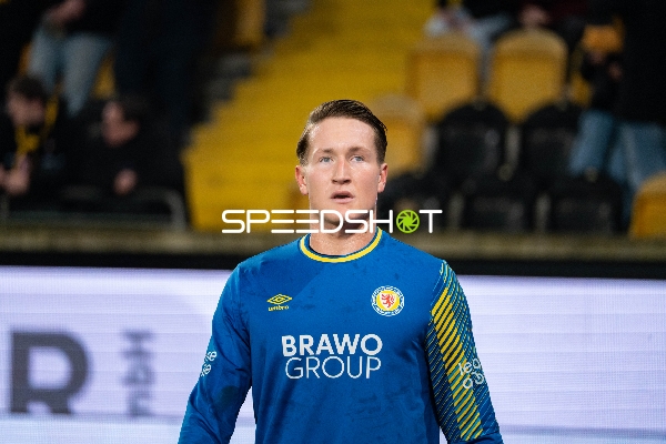 Torwart Ron-Thorben Hoffmann (1; Eintracht Braunschweig) in Aktion