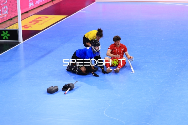 Loris GRANDCHAMP (10; Schweiz) am Boden nach Zweikampf