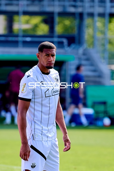 Abwehrspieler Yannick Osee (13; SV Sandhausen) auf dem Feld