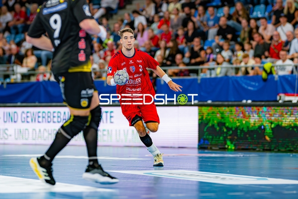 Nikola Vlahovic (3; SG BBM Bietigheim) wirft aufs Tor