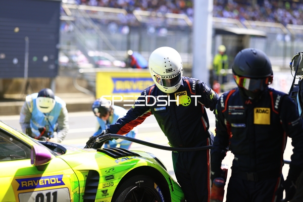 Fahrzeug in der Boxengasse