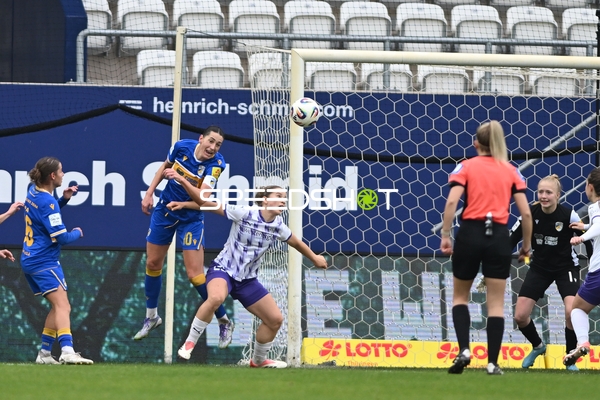 Torabschluss vor dem Tor