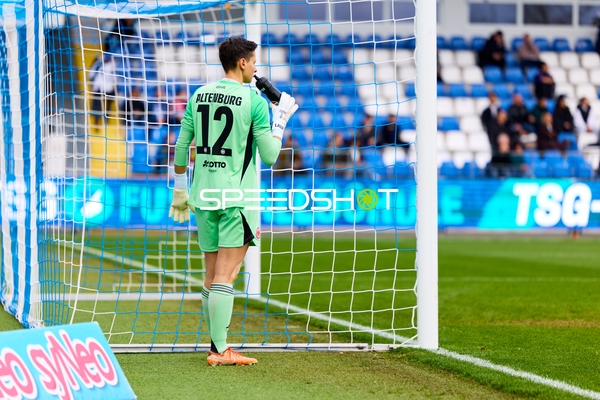 Torwart Lina Altenburg (12; Eintracht Frankfurt) in Aktion