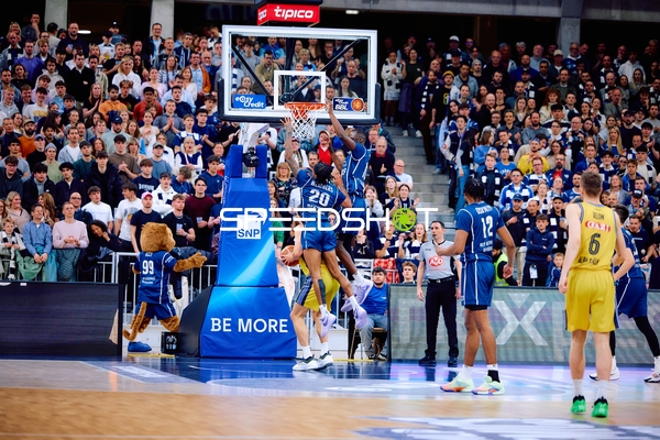 Spektakulärer Dunk von Spielern der MLP Academics Heidelberg