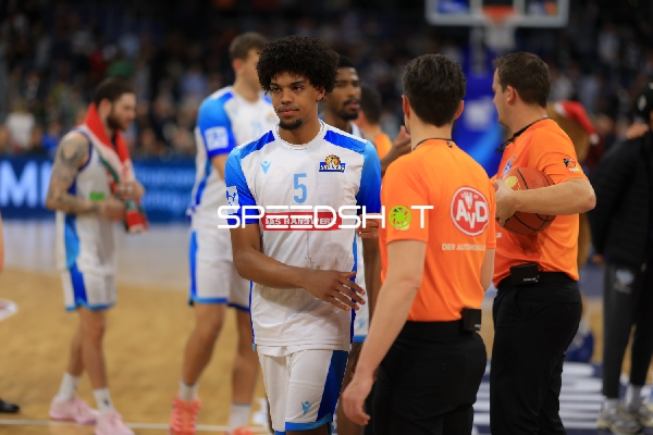 Szene mit Jamie Edoka (5; Frankfurt Skyliners) und William Christmas (8; Frankfurt Skyliners)