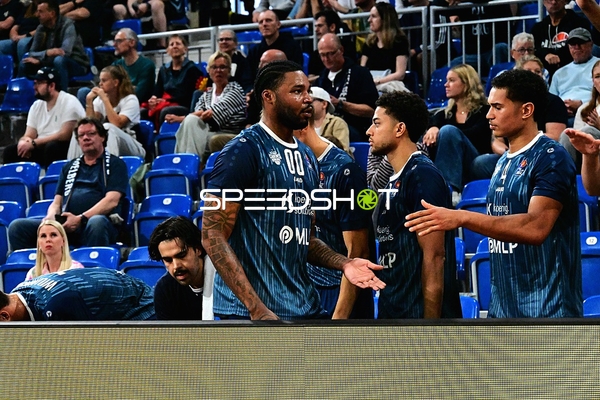 Spieler der MLP Academics auf Court