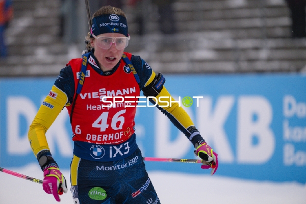 Elvira OEBERG (46; Biathlon Frauen) in Aktion