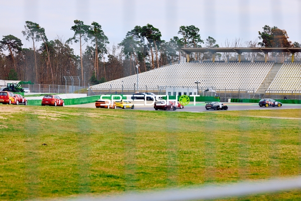Fahrzeuge im Rennen auf dem Hockenheimring