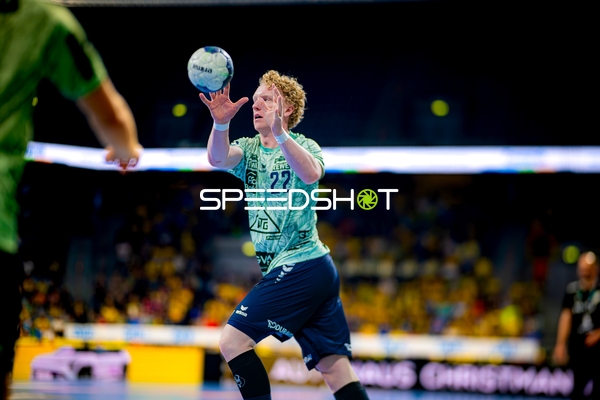 Spieler prellt den Ball