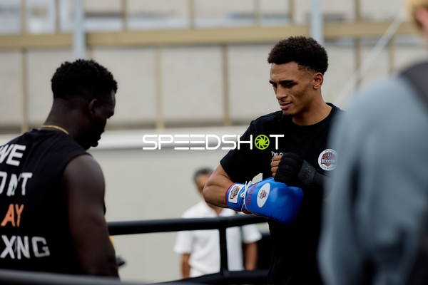 Ringside-Zone Face-Off