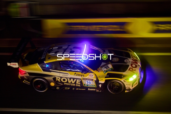 Rennfahrzeug auf der Rennstrecke