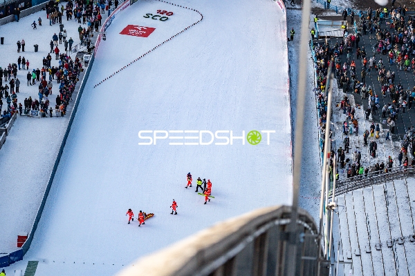 Rettungseinsatz bei Two-Nights Tour Skispringen Damen