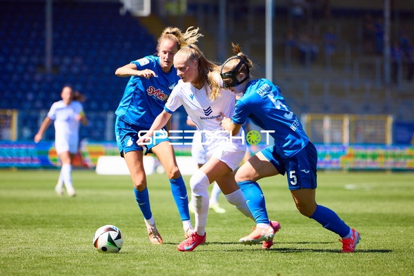 Tackle  (29;FC Carl Zeiss Jena Frauen), Jamilla Rankin (5;FC Carl Zeiss Jena Frauen) vs. Fabienne Dongus (33;FC Carl Zeiss Jena Frauen)
