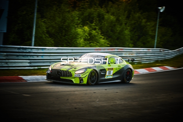 Rennfahrzeug auf der Rennstrecke