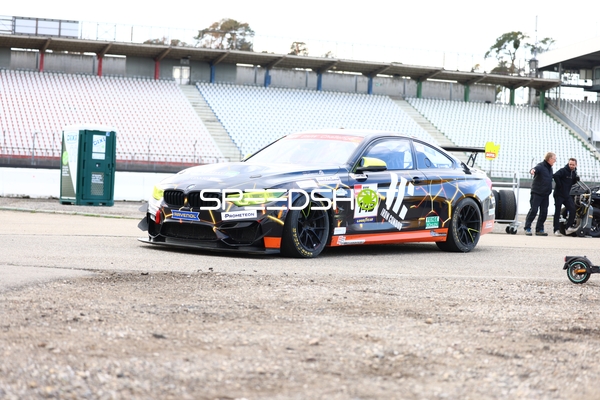 Rennwagen in Parkposition auf dem Hockenheimring