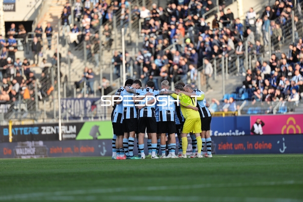 SV Waldhof Mannheim im Teamhuddle