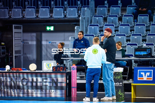 Besprechung am Spielfeldrand