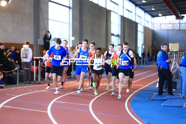 Start des Rennens mit Müller Tim (477; LG Rülzheim) vorne
