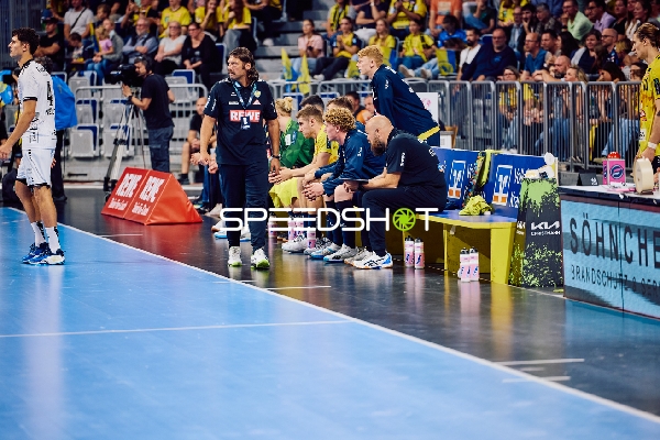 Spielvorbereitung an der Seitenlinie