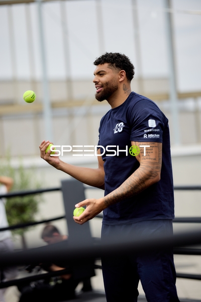 Ringside-Zone Face-Off