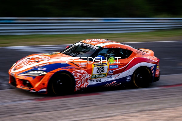 Toyota Supra auf der Rennstrecke