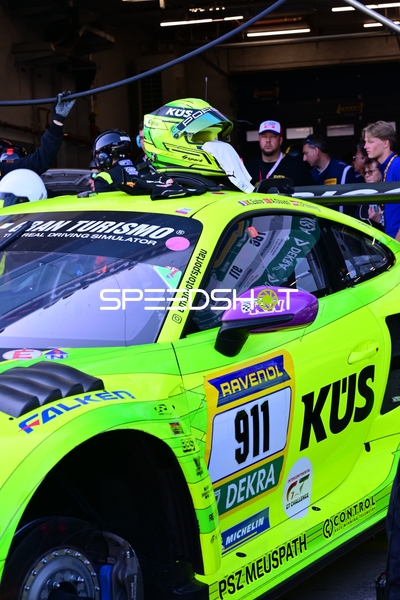 Porsche 911 GT3 R in der Boxengasse