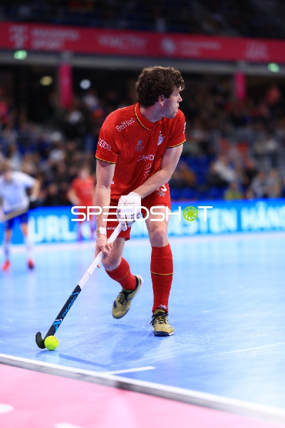 Mallory MAGNANT (8; Belgien) mit Ballkontrolle