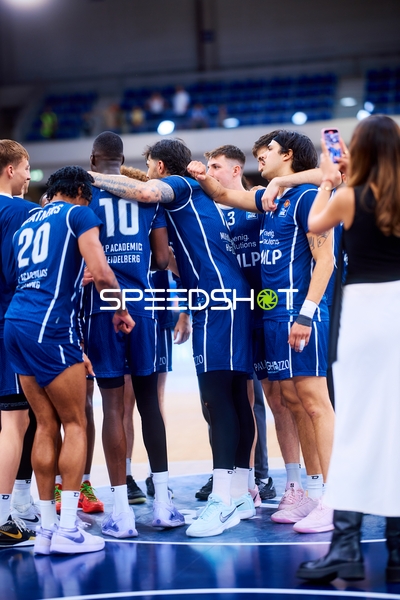 Teamhuddle Michael Weathers (20;MLP Academics Heidelberg), Bakary Dibba (10;MLP Academics Heidelberg), Andrew O’Brien (3;MLP Academics Heidelberg)