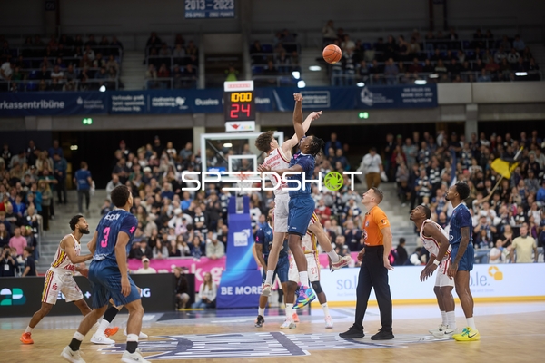 Sprungball zu Spielbeginn