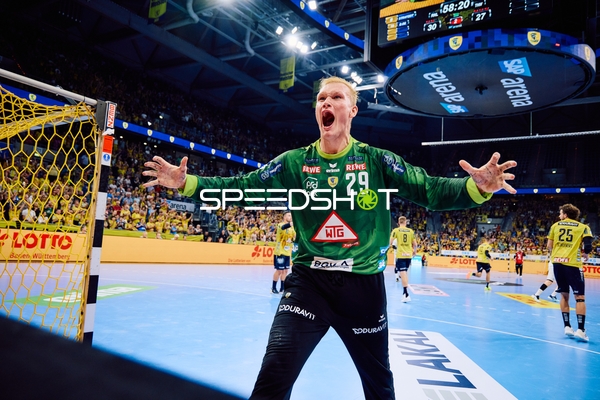 Torhüter feiert eine Parade