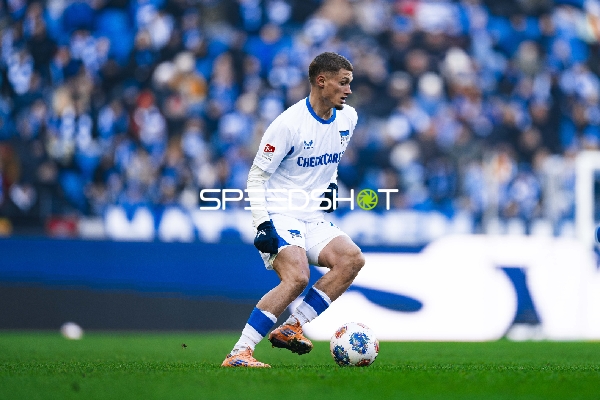 Spieler mit Ball in Aktion