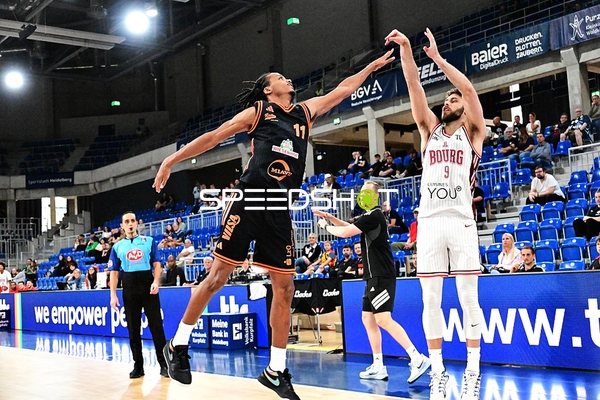 Zweikampf um den Ball