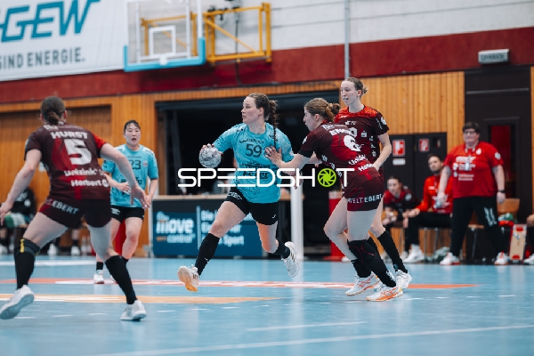 Szene mit Matilda Ehlert (10; HSG Bensheim/Auerbach) und Csenge Kuczora (59; Thüringer HC)