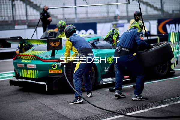 Mechaniker bei Boxenstopp