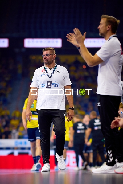 Trainer Aaron Ziercke an der Seitenlinie