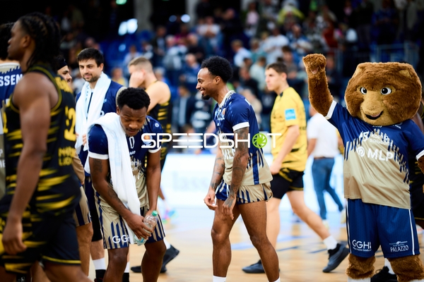 Spielszene mit Mateo Seric (21; MLP Academics Heidelberg) und Teamkollegen