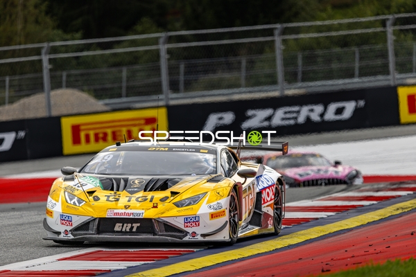 Rennfahrzeug auf der Rennstrecke