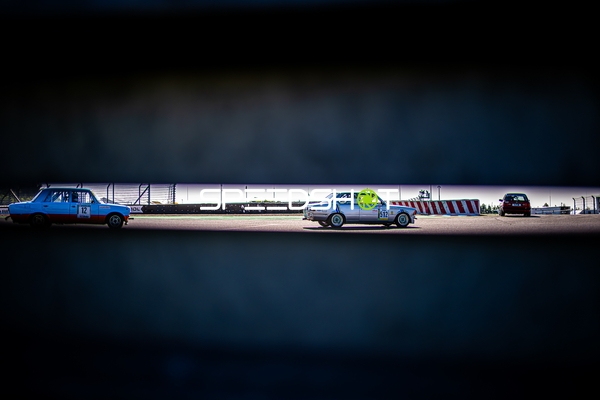 Historische Rennfahrzeuge auf der Strecke