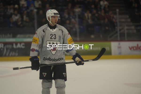 Samuel Walser (23; Fribourg-Gotteron) auf dem Eis