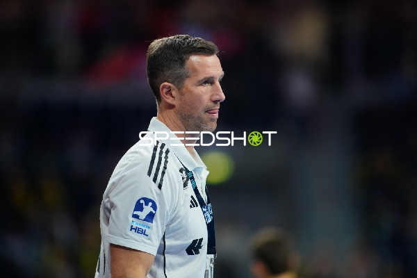 Torsten Jansen (0; HSV Hamburg) konzentriert sich