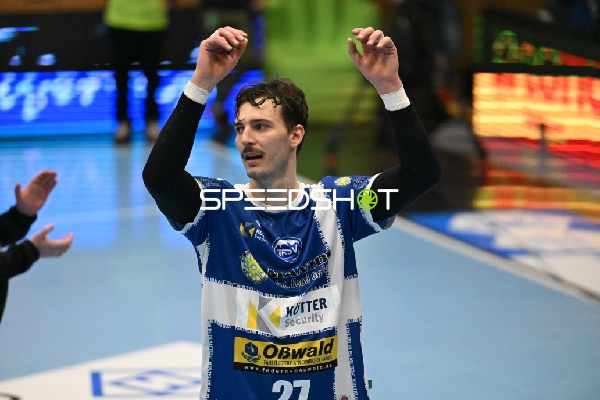 Philipp Meyer (27; ThSV Eisenach) mit erhobenen Armen