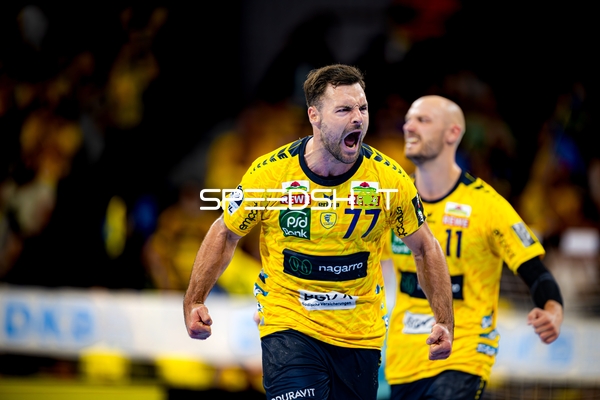 Dani Baijens (77; Rhein Neckar Löwen) und Lukas Sandell (11; Rhein Neckar Löwen) jubeln