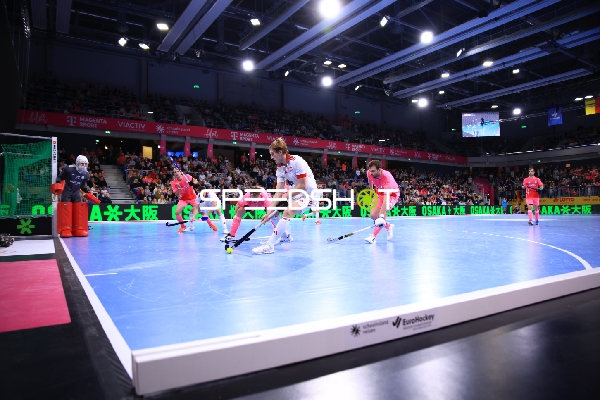 Maksymilian KOPERSKI (10; Polen) mit Ball im Angriff